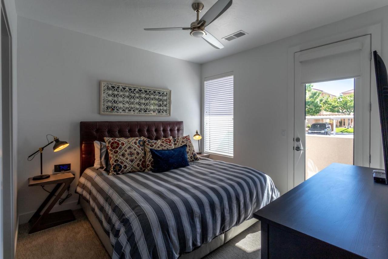 Lofts 13 4-Bedroom Modern Loft Steps From The Pool セントジョージ エクステリア 写真