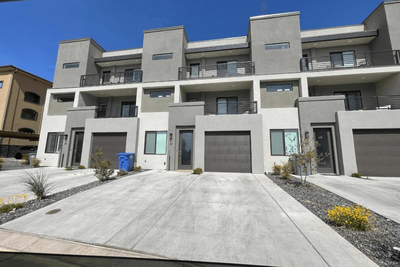 Lofts 13 4-Bedroom Modern Loft Steps From The Pool セントジョージ エクステリア 写真