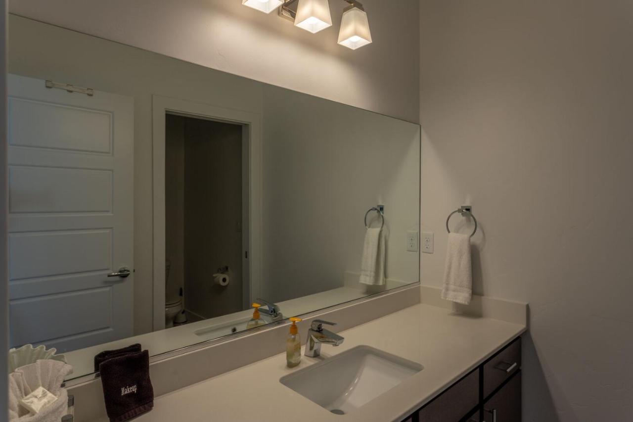 Lofts 13 4-Bedroom Modern Loft Steps From The Pool セントジョージ エクステリア 写真